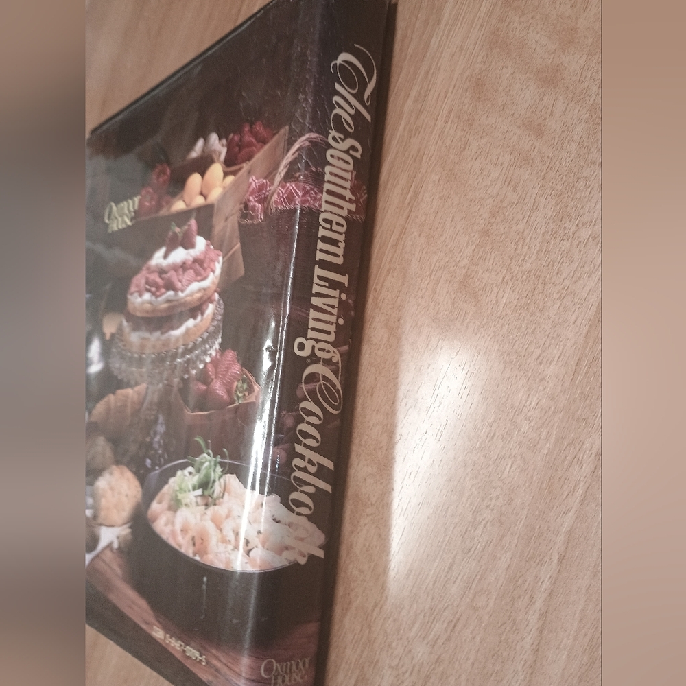 Vintage The Southern Living Cookbook (Hardcover 1987). Recipes Cooking Kitchen. - Picture 3 of 10